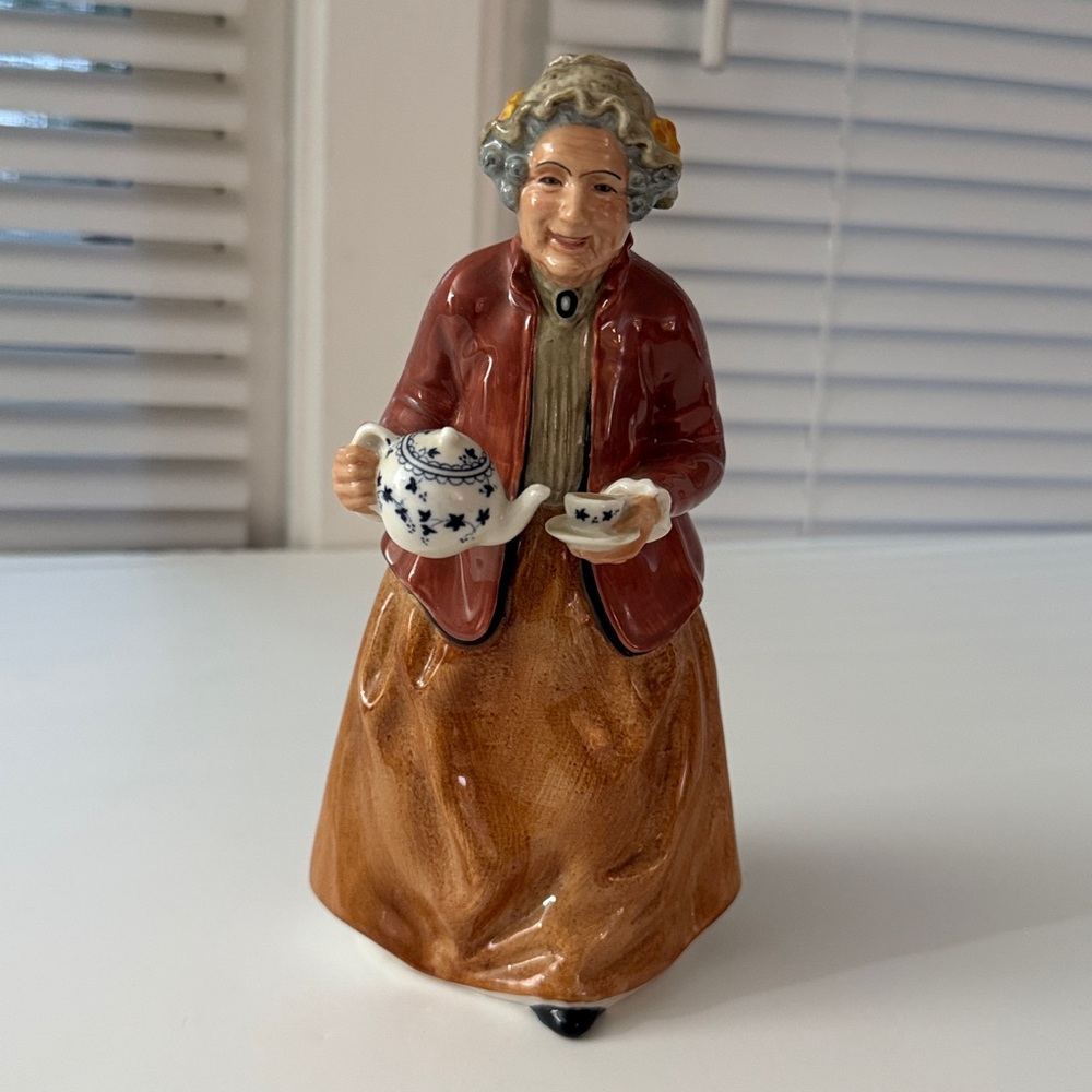 Vintage Doulton & Co Limited, H.N. 2255 Teatime